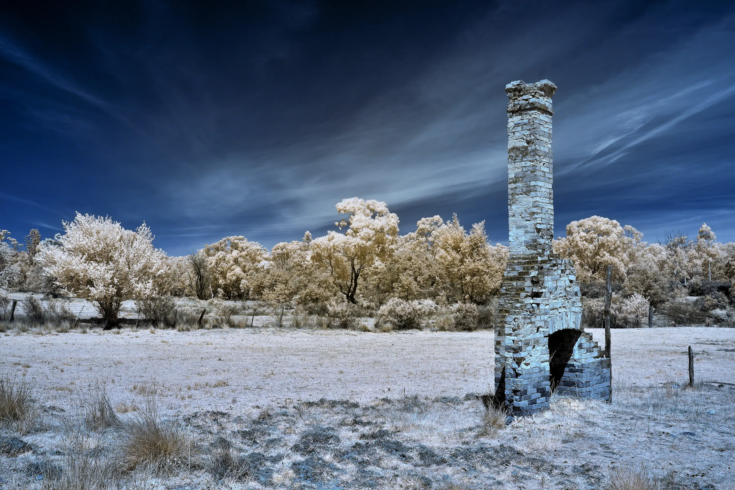 Hill End IR 720 NM Wall Art